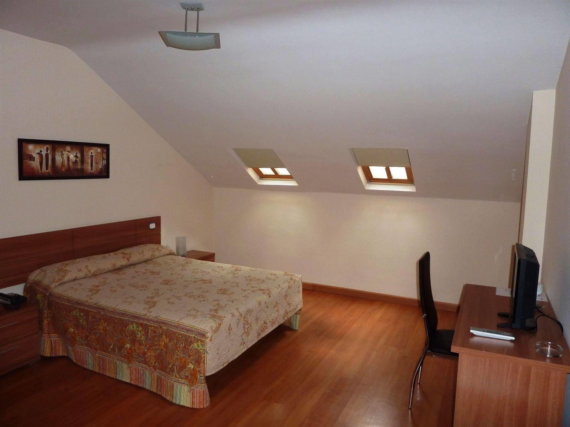 Hostal La Morada La Cisterniga Ngoại thất bức ảnh